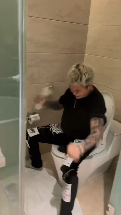 Download lagu BEAUTIFUL THINGS IN THE BATHROOM 🚽 🛀🏼 (Beautiful Things-Benson Boone, Weird Genius Remix/Bootleg)