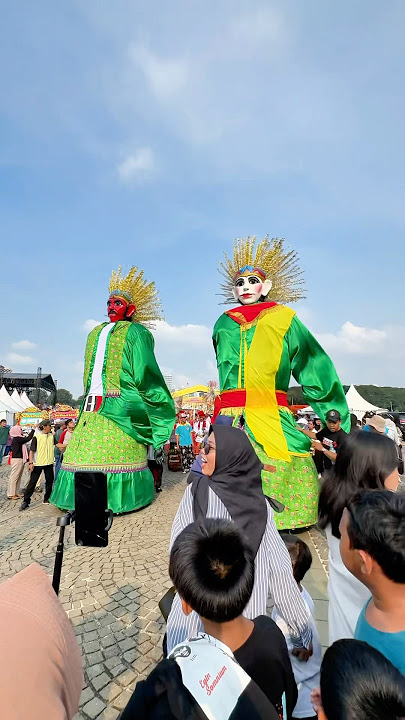 Ondel ondel raksasa joget hampir jatuh kena angin 😱 #trending #shorts #fyp