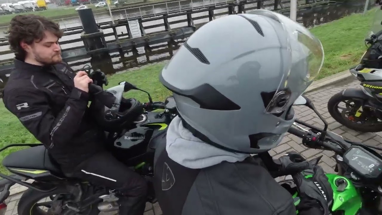 Motorrijles (verkeersdeelname) Laatste les voor het examen: Wat een kou en mist!