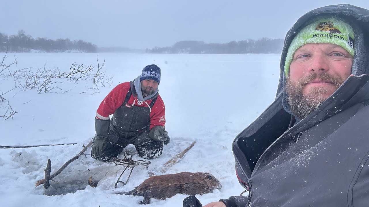 Headed north for a bit! Trapping beaver and trying out the fish house 25-26 season ep. 29