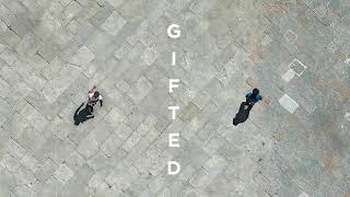 Miniatura de vídeo de "Cordae - Gifted (feat. Roddy Ricch) [Official Audio]"