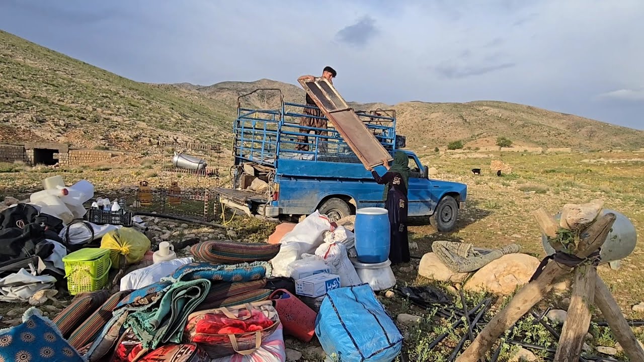 Nomadic Life|setting up a black nomadic tentd&Black tent in nature ...