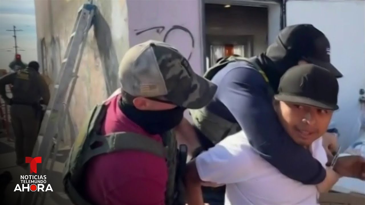 Así detuvieron a dos inmigrantes que pintaban un templo cristiano en California | Noticias Telemundo