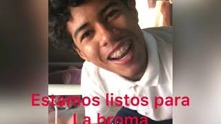 Le hago una broma a mi hermana mientras duerme ( desayuno picante ) .