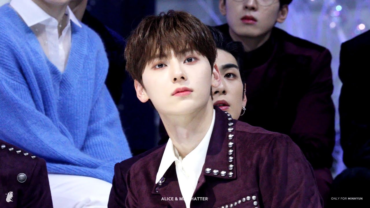 200105 황민현 얼굴 부심 부리는 영상