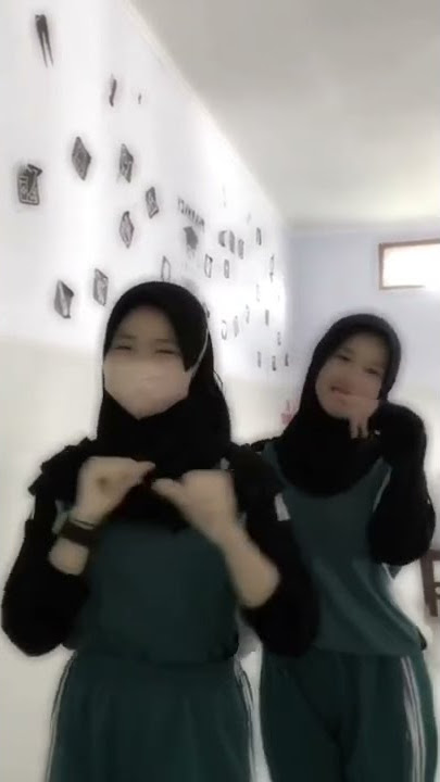 Kanan Apa kiri nihh | Hijab Ketat | SholeHot
