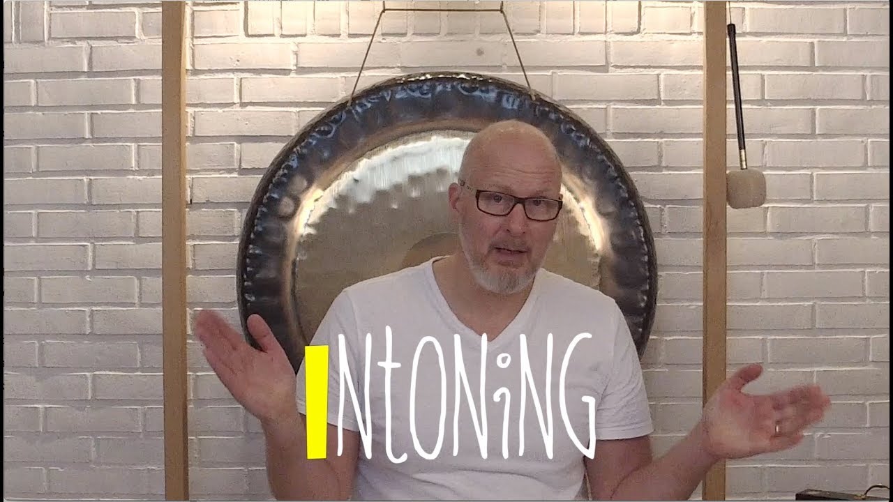 Kundaliniyoga tekniker: Intoning - YouTube