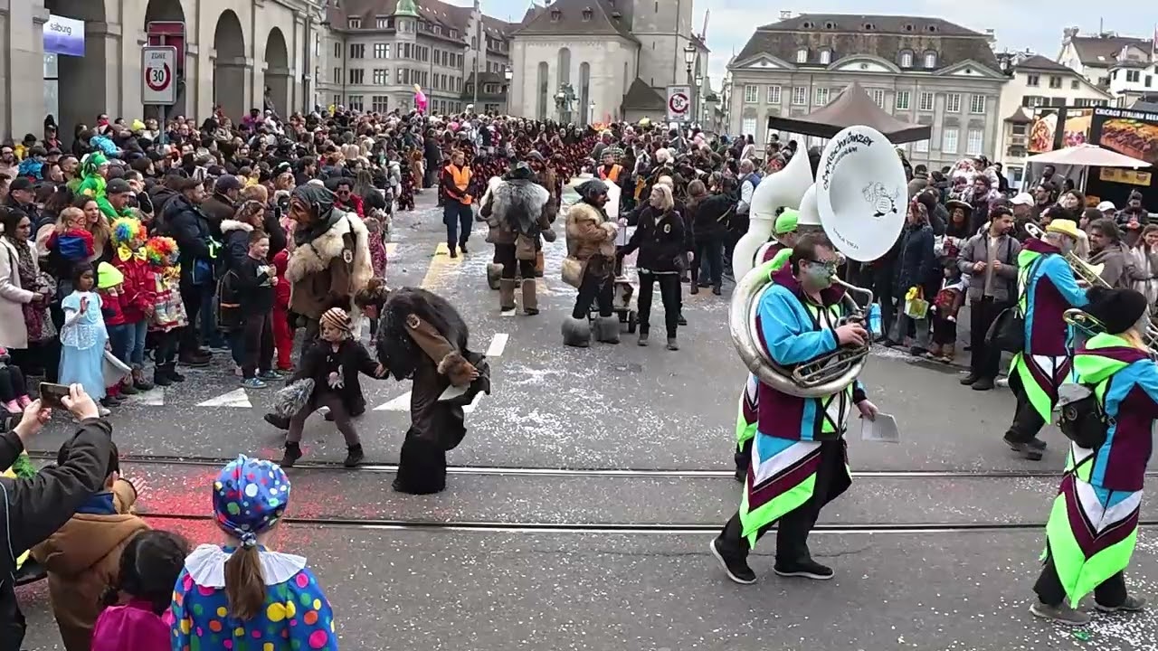 Fasnacht in Zürich – Crazy Costumes & Street Energy!