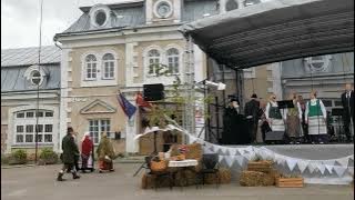 'Ūžia vėjas virš klevo šakų' Vokės dvaro kapela , dainuoja Elena
