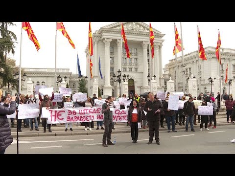 Граѓански здруженија излегоа на протест: Да кажеме „не“ за штедењето на сметка на здравјето