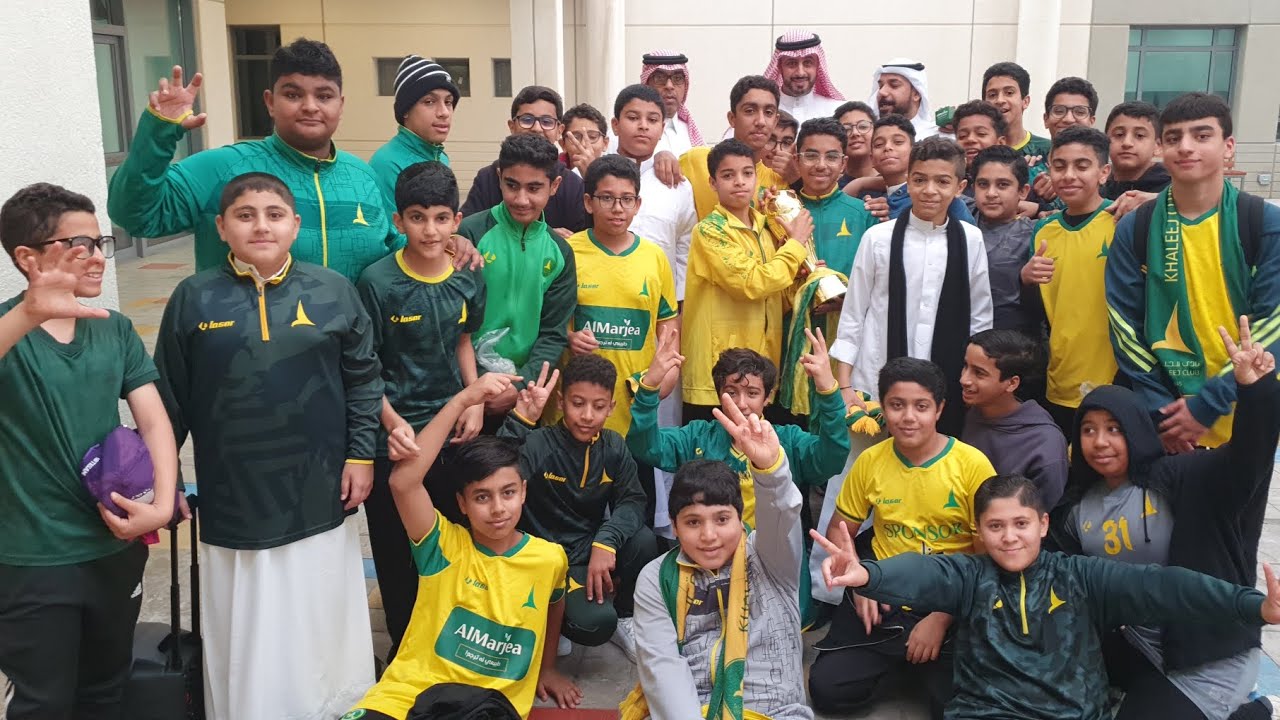 احتفلت مدرسة  سيهات المتوسطة بكاس آسيا وشكراً الى المرجع للعصيرات على الهدايا للطلاب والمدرسين ٢٠٢٣