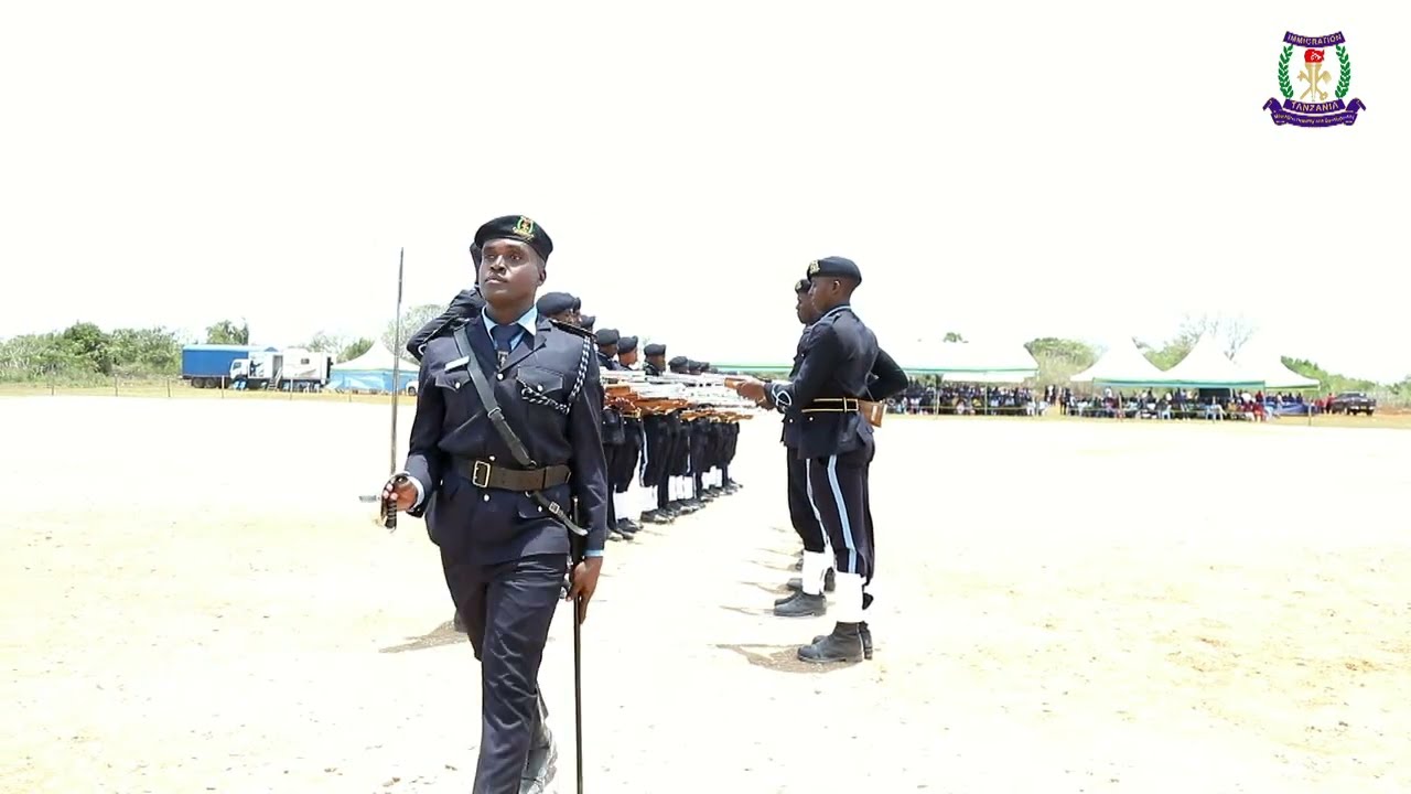 #SHUHUDIA KWATA YA KIMYA KIMYA YA ASKARI WAPYA WA UHAMIAJI KOZI NA. 03/2024 WAKIONESHA UMAHIRI WAO.