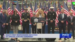 Award ceremony in Times Square honors heroes for First Responders Day