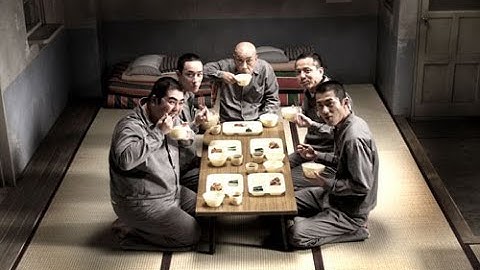 受刑者たちが熱く語り合うメシ自慢バトル！映画『極道めし』予告編