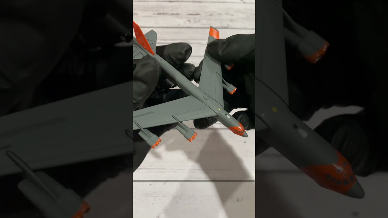 Gemini Jets 1/400 B-52H Stratofortress “Wolfpack” Retro livery short review