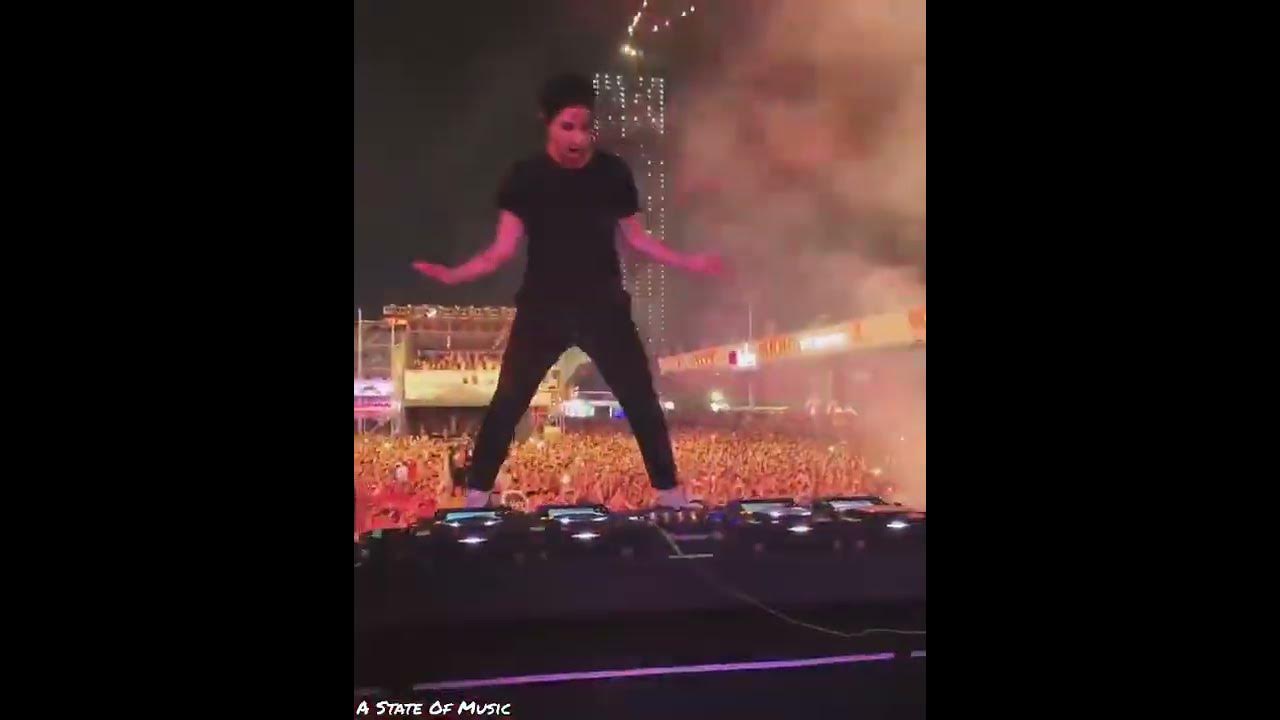 Skrillex killing the mixer π€£ #crazy #electronicmusic #shots #dj #danceparadise #techno #music Skrillex killing the mixer π€£ #crazy #electronicmusic #shots #dj #danceparadise #techno #music