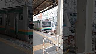 【小田急5000形と同時発車】東海道線 E231系  藤沢駅 発車 ジョイント音 / Tōkaido line train at Fujisawa station