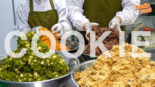 The site of mass production of handmade cookies made by cookie masters in Korea / Korean street food