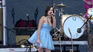 Kacey Musgraves - These Boots Are Made for Walkin' (Live at Farm Aid 30)