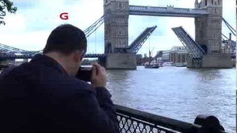 The Panasonic GX7: Tiltable EVF & LCD screen