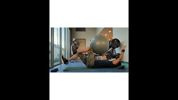Ball Dead Bug (Abs Workout) 🔥❤️🔥 Gym Motivation Video 🔥❤️🔥 #shorts #gym #bodybuilding