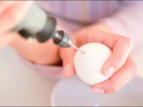 Video: How To Remove Contents From An Egg