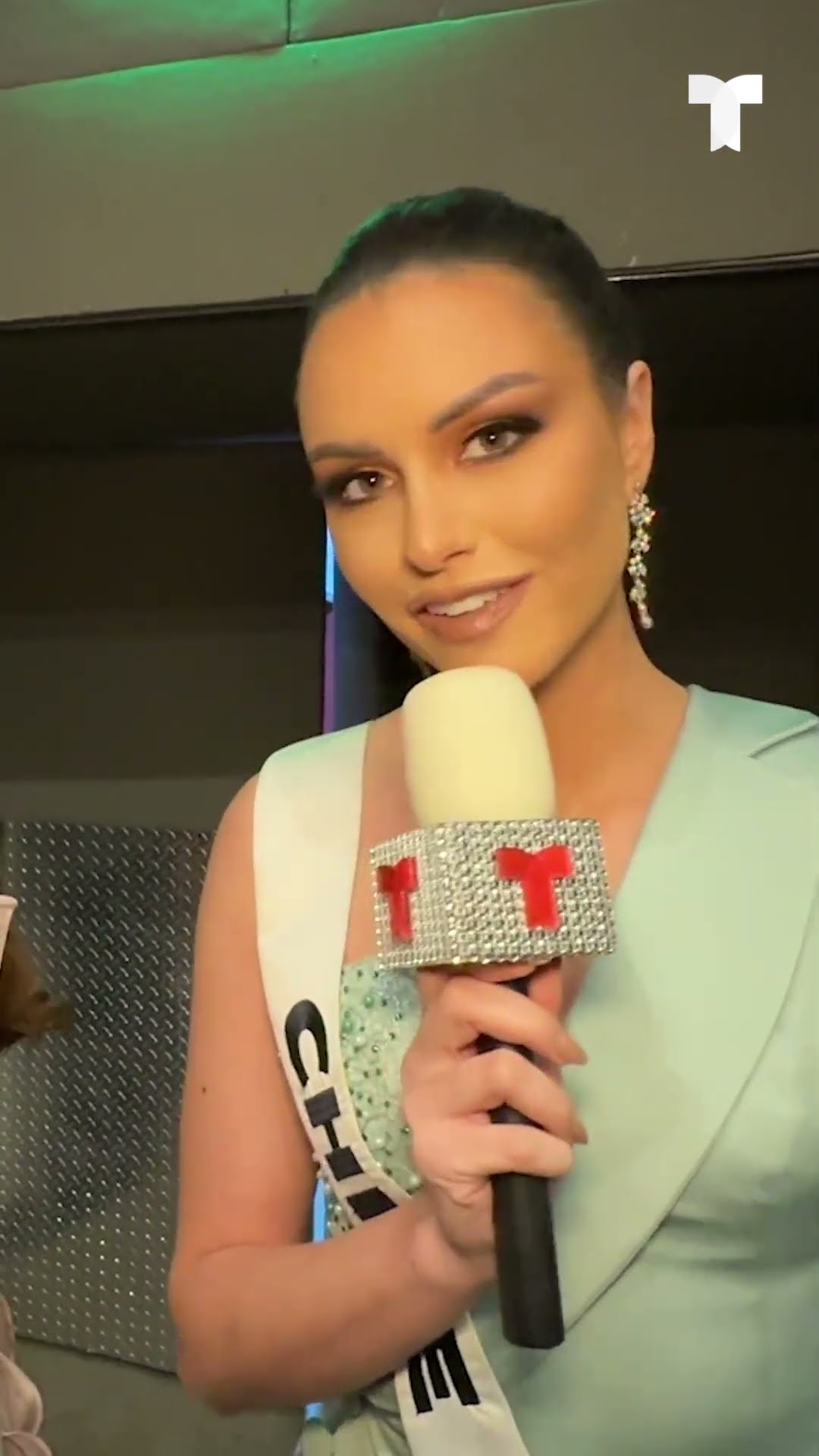 Miss Chile y Miss Colombia están listas para la entrevista con los jurados de #MissUniverso