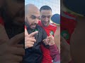 حكيم زياش و وليد ركراكي مع مشجع مغربي في لقطة اكتر من رائعة حكيم زياش و وليد ركراكي مع مشجع مغربي في لقطة اكتر من رائعة