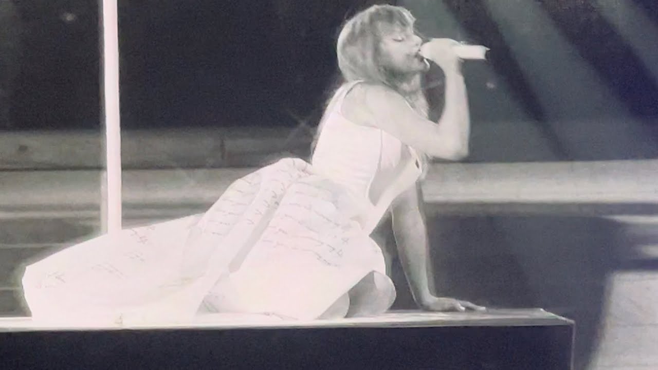 Taylor Swift - Down bad / Fortnight (LIVE - for the FIRST TIME) - Eras Tour Paris Taylor Swift - Down bad / Fortnight (LIVE - for the FIRST TIME) - Eras Tour Paris