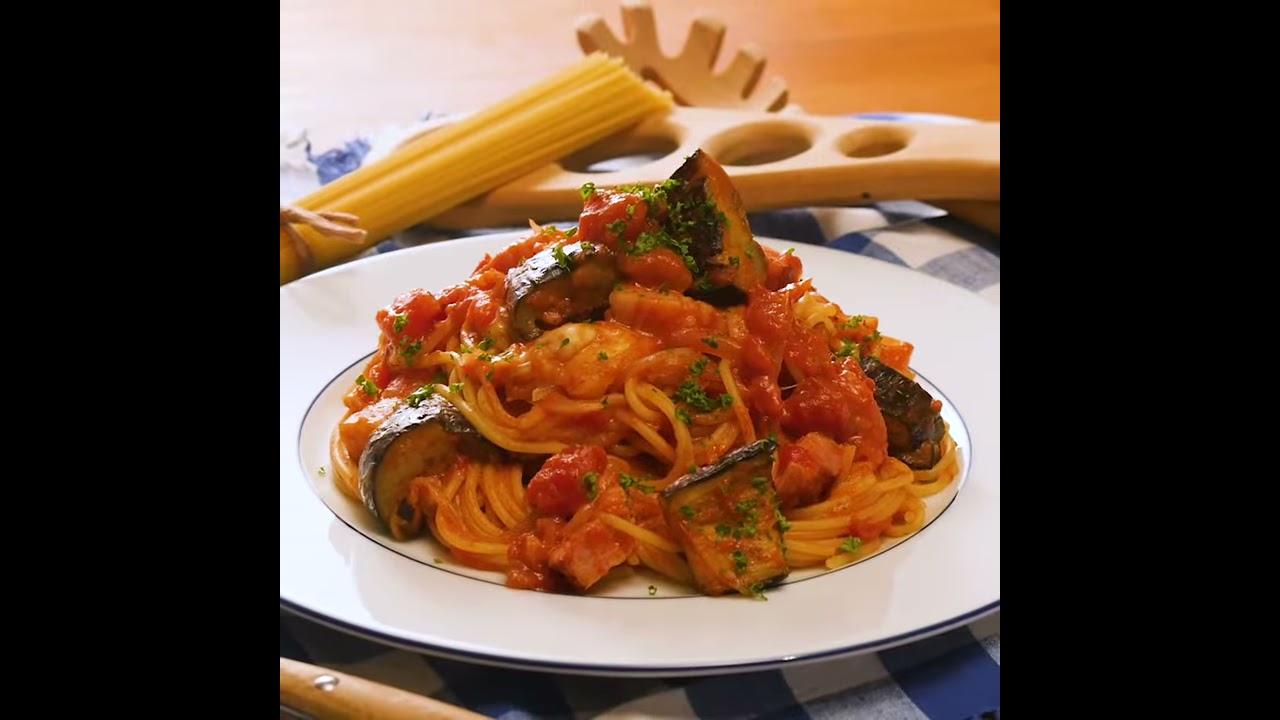 なすとモッツァレラチーズのトマトパスタ - YouTube