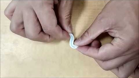 Body-temperature programmable shape memory/stretchable electronic device for comfort fitting