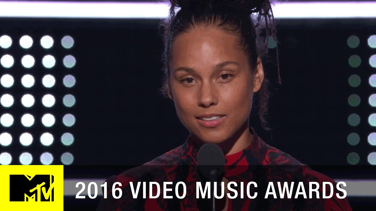 Alicia Keys Went Makeup-Free at the Grammys