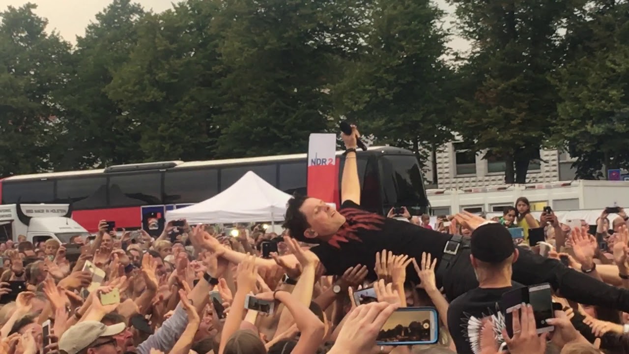 Michael Patrick Kelly - Stage diving Stars@NDR2 Heide 2018
