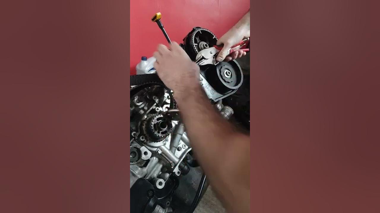 How to torque down camshaft pulley bolt on ej20 engine without special