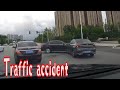 交通事故合集瞬間中國2021第237期：一次不过瘾，她又来了一下.每天看一看，開車更安全。