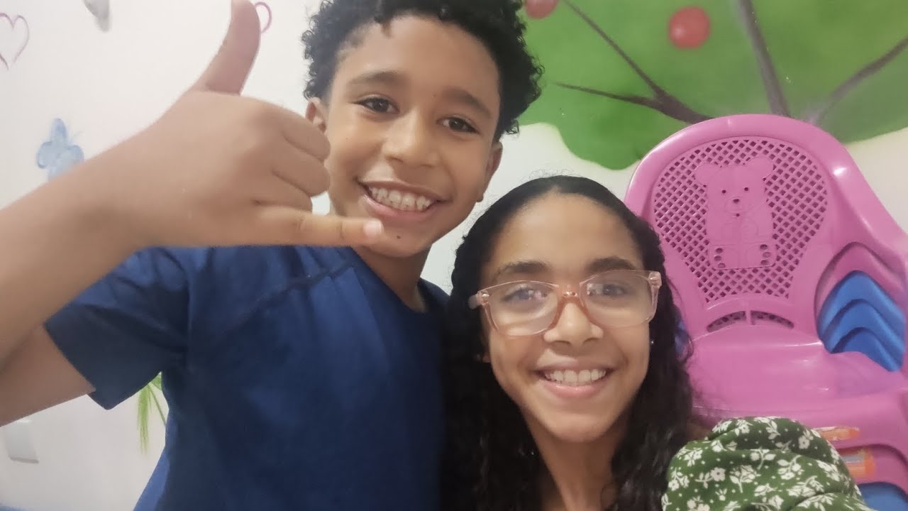 Esconde esconde com a gente na igreja ❤️❤️