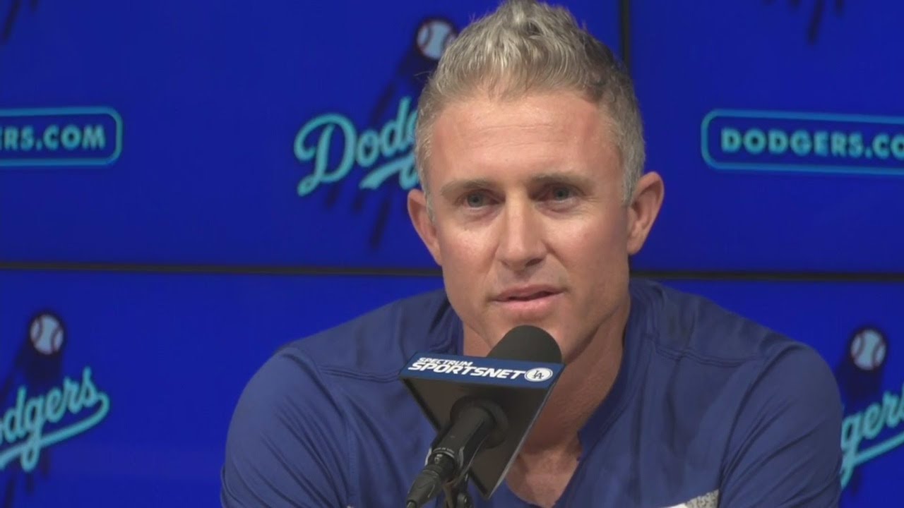 WATCH: Chase Utley Drops Puck On Dodgers Night For Kings-Calgary