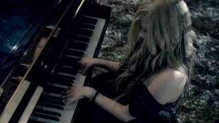 Avril Lavigne -Alice