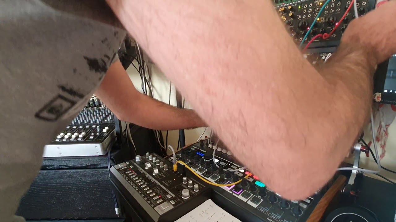 Modular psy techno # Beringher TD3 # Instruo cs-l # Endorphins - YouTube