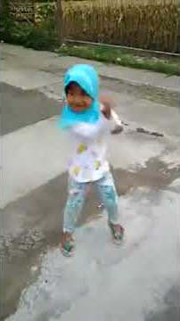 Joget lucu Lagu aken pinot katanya anak kecil ini