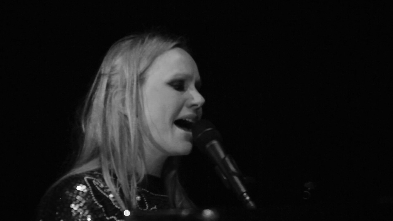 Guarda Susanna 'The Fire' Live 2017 su YouTube Guarda Susanna 'The Fire' Live 2017 su YouTube