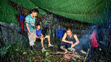 ลุยป่าหน้าฝนนอนบนเขา4คน1คืน อากาศเริ่มหนาว เสียงฝนตกกล่อมนอนหลับสบายทั้งคืน [วรวิช]