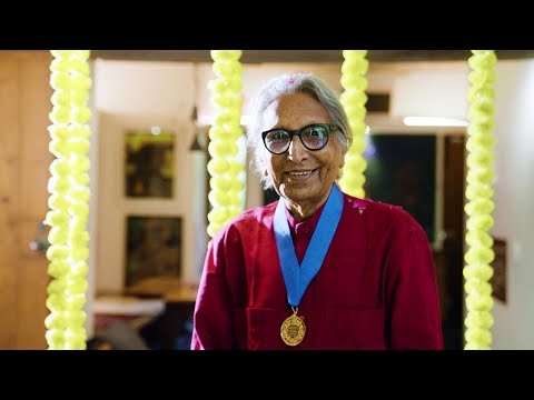 Balkrishna Doshi receives the 2022 Royal Gold Medal