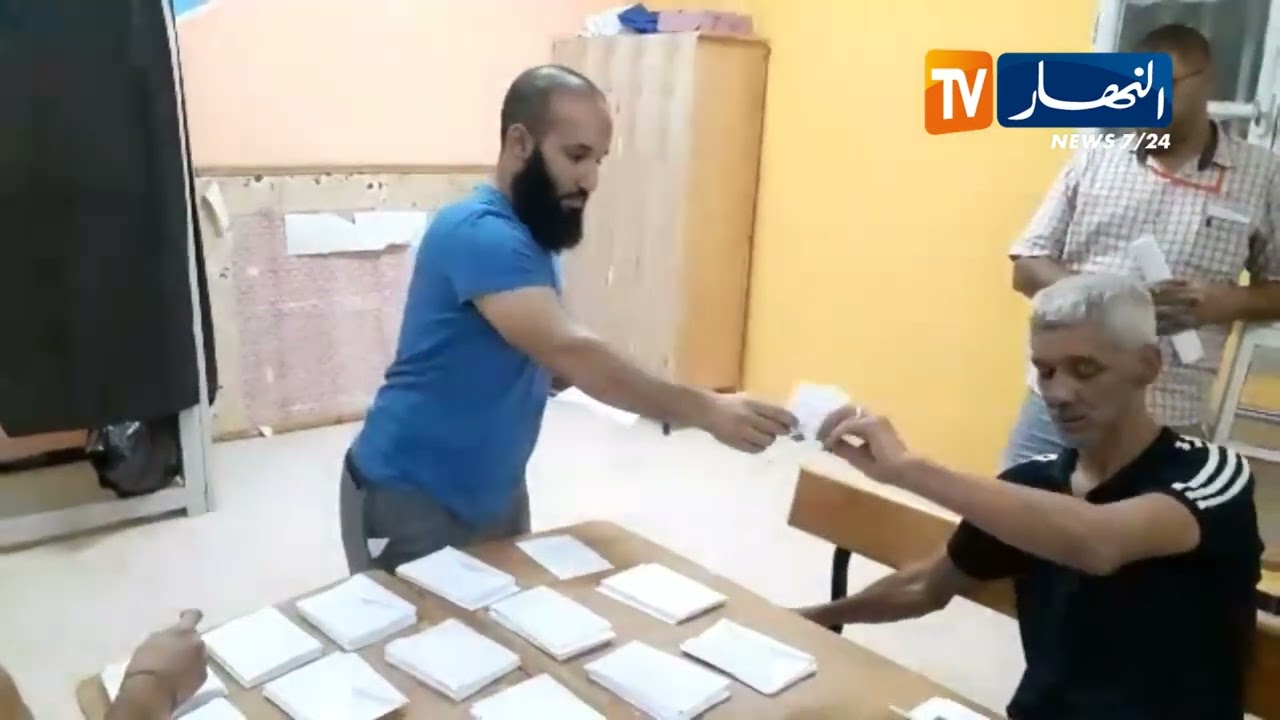 البيض:  انطلاق عملية فرز الاصوات بمكاتب الاقتراع