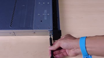 Lenovo ThinkSystem SR645 V3 removing a rack latch