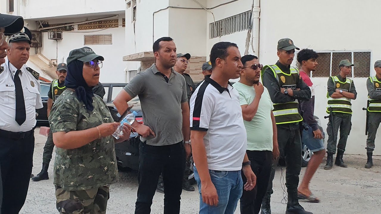 بأوامر من الوالي اليعقوبي .... حملة شرسة لتطهير مدينة تمارة من العشوائية الجزء 1