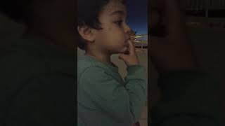 Furkan Mete Balkonda Yıldızlara Bakıyor. Caminin Işıklarını Takip Ediyor.