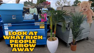 DUMPSTER DIVING - YOU WON'T BELIEVE WHAT RICH PEOPLE TOSSED IN THIS DUMPSTERS!!  JACKPOT