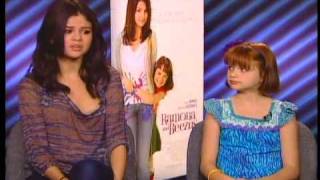 Http://www.mannythemovieguy.com selena gomez and joey king star in the
new movie "ramona beezus" based on beverly cleary novels. they were so
sweet a...