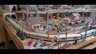 Märklin Super Chief Santa Fe With Several Passenger Cars.